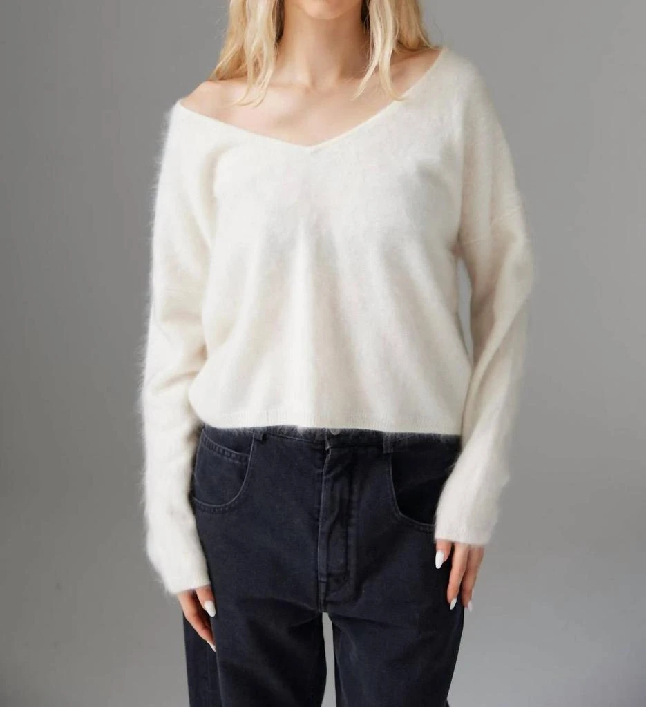 CRUSH CASHMERE Brushed Nala Sexy Back In Snow 1