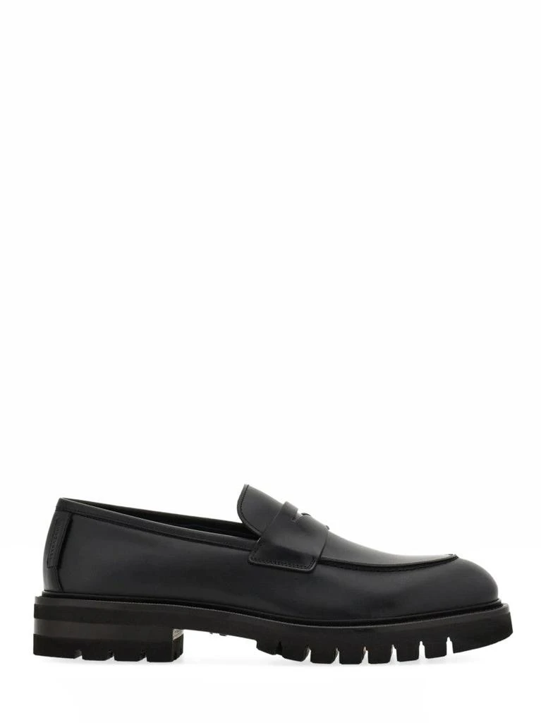 Shop Flat Shoes With Minimalist Silhouette on Sale at 