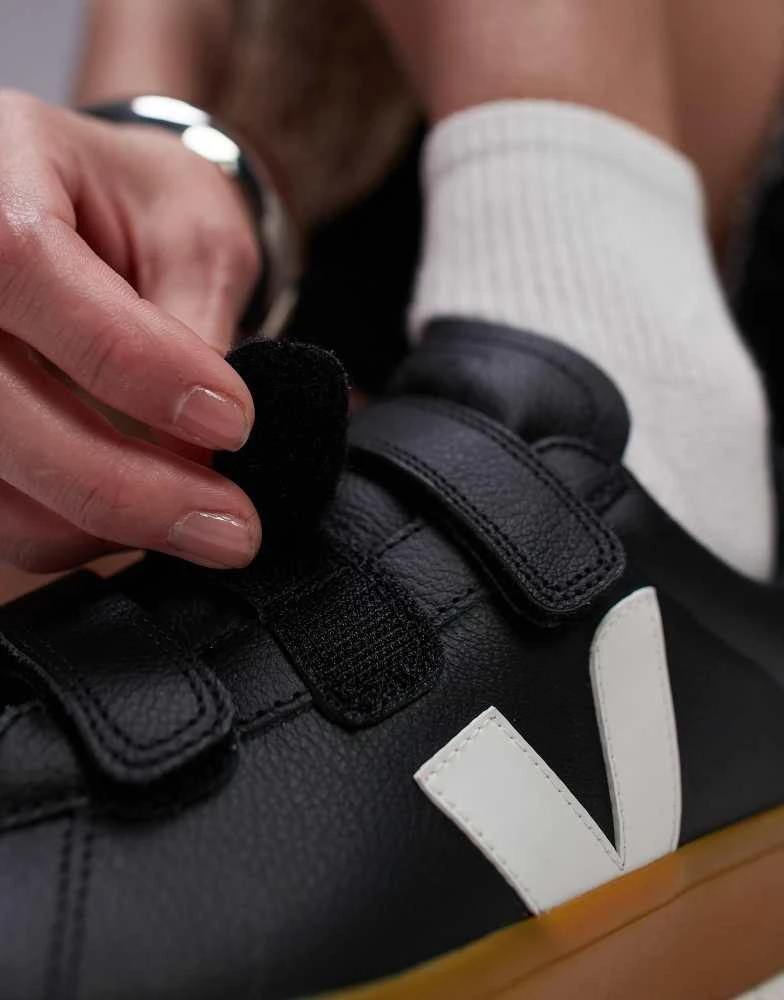 Veja VEJA Recife trainer in black with gum sole 4