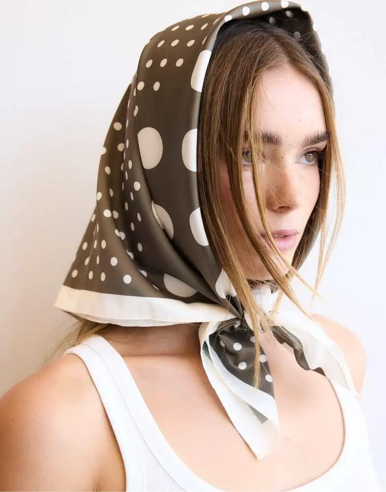 Stradivarius Stradivarius Polka dot scarf in khaki