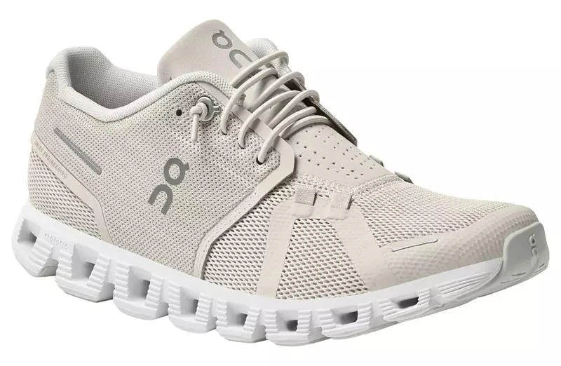 On On Women's Cloud 5 Shoes 6