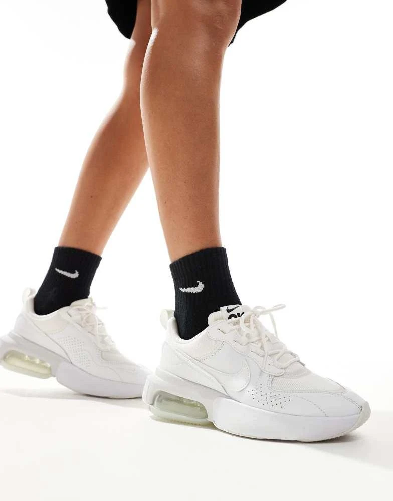NIKE Nike Air Max Verona Trainers in white 1