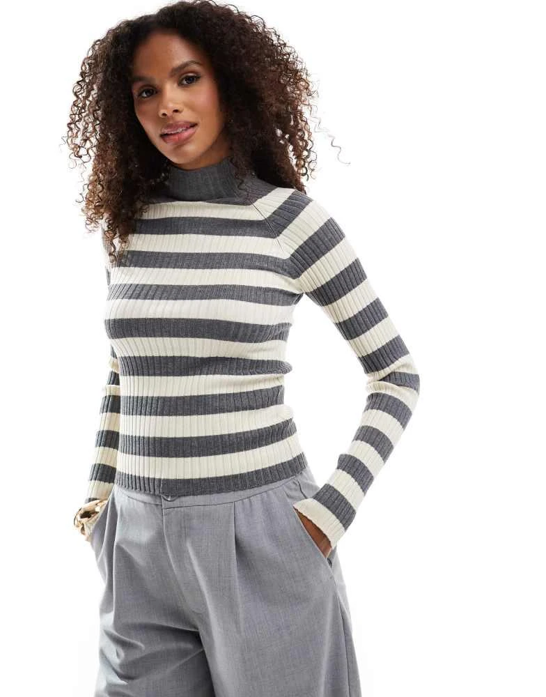 Stradivarius Stradivarius knitted jumper in grey and beige stripe 1