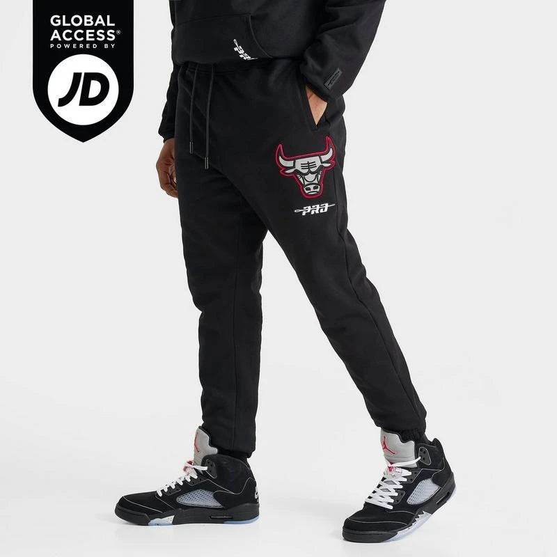 Pro Standard Men's Pro Standard Chicago Bulls NBA Reflective Logo Fleece Jogger Pants 1