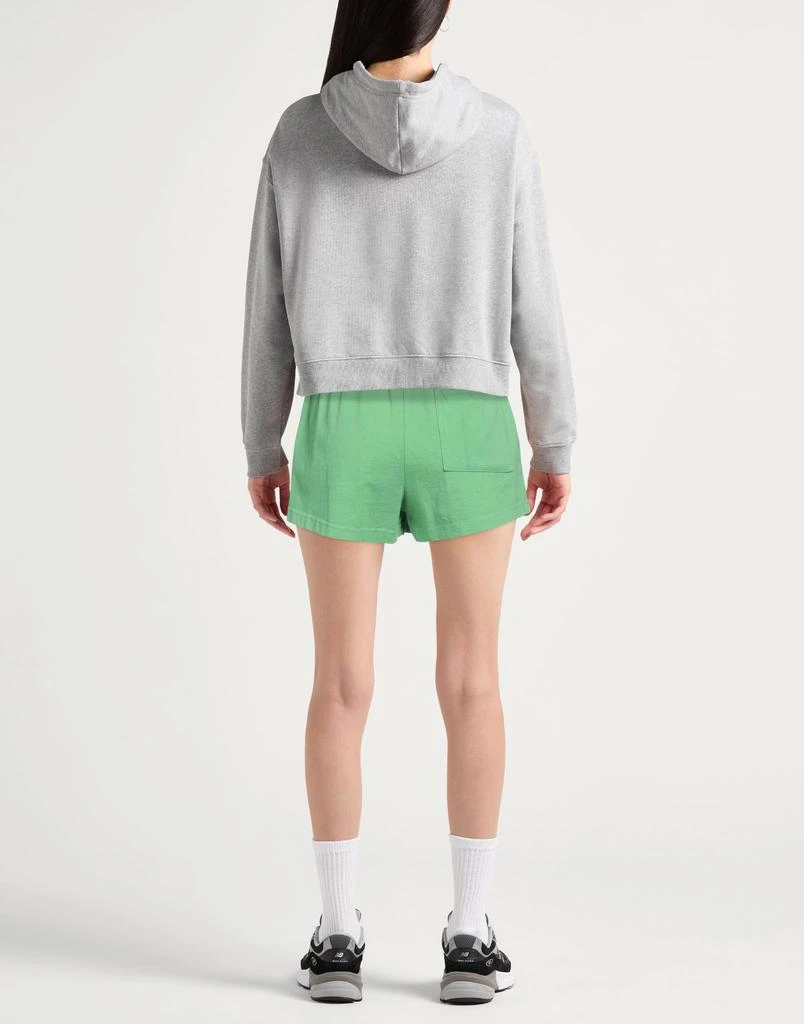 Sporty
Rich Shorts
Bermuda 3