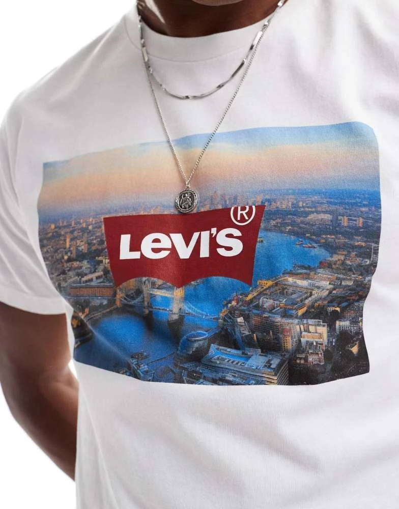 Levi's Levi's batwing logo London print t-shirt in white 4