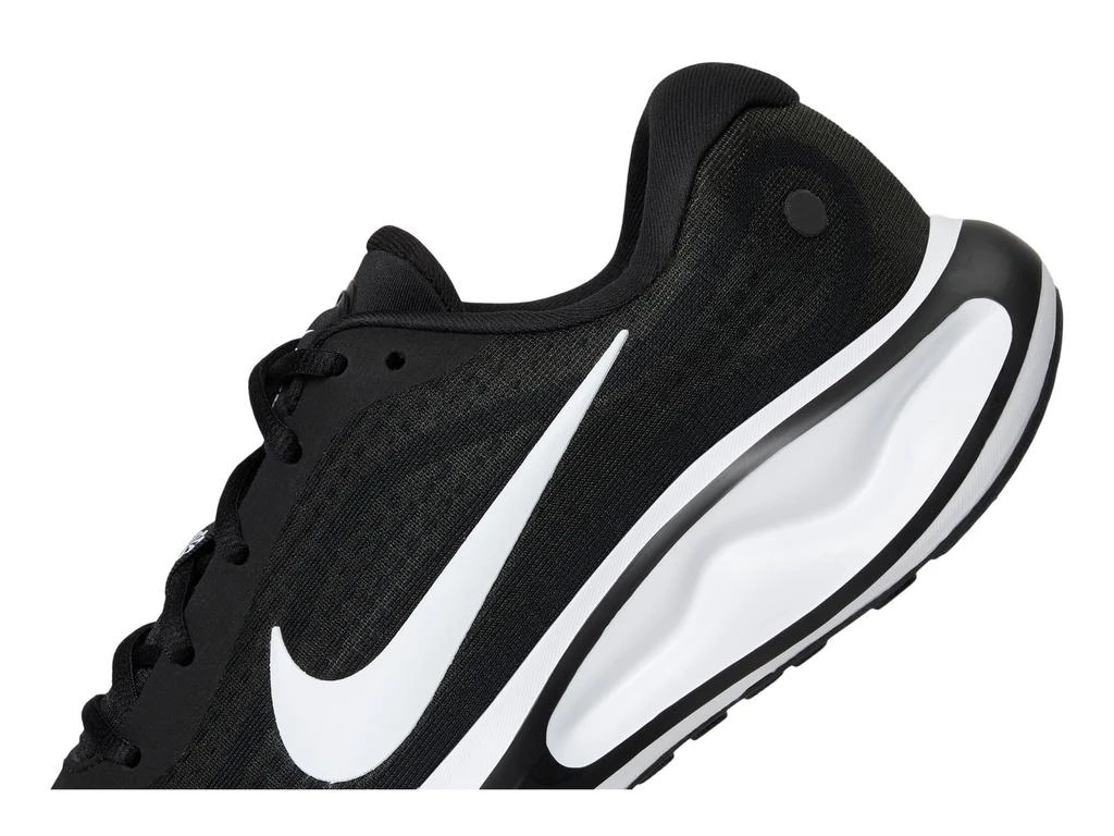 NIKE Journey Run 6