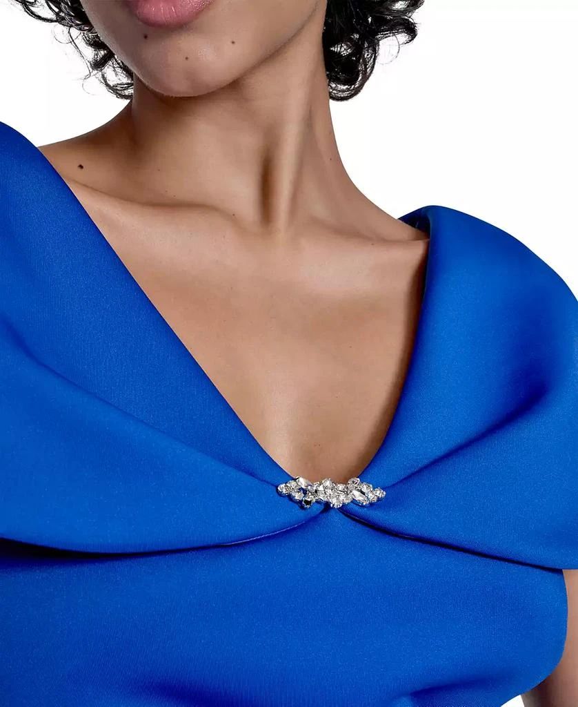 Jessica Howard Women's V-Neck Cape-Sleeve Gown 6