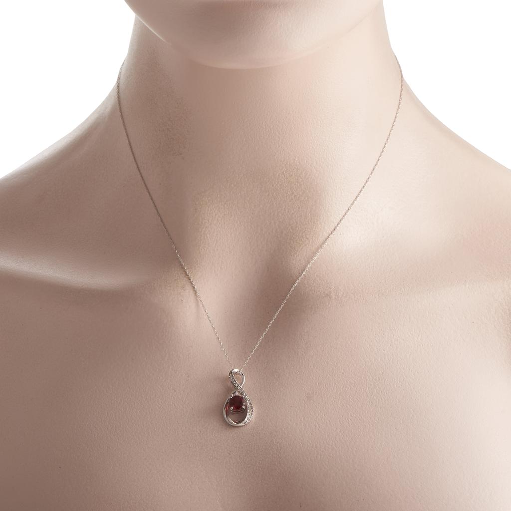 Non Branded 14K White Gold Diamond and 0.03ct Garnet Pendant Necklace PD4-15537WGA