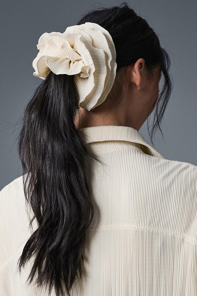 Alo Micro Plisse Oversize Scrunchie - Oat Milk