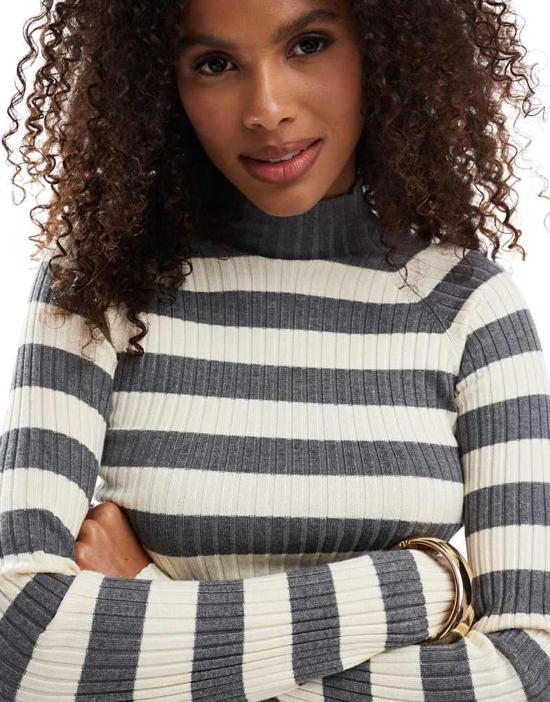 Stradivarius Stradivarius knitted jumper in grey and beige stripe 4