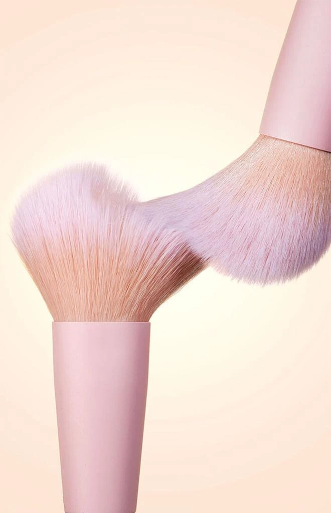 Lottie London Tapered Highlighter Brush 1