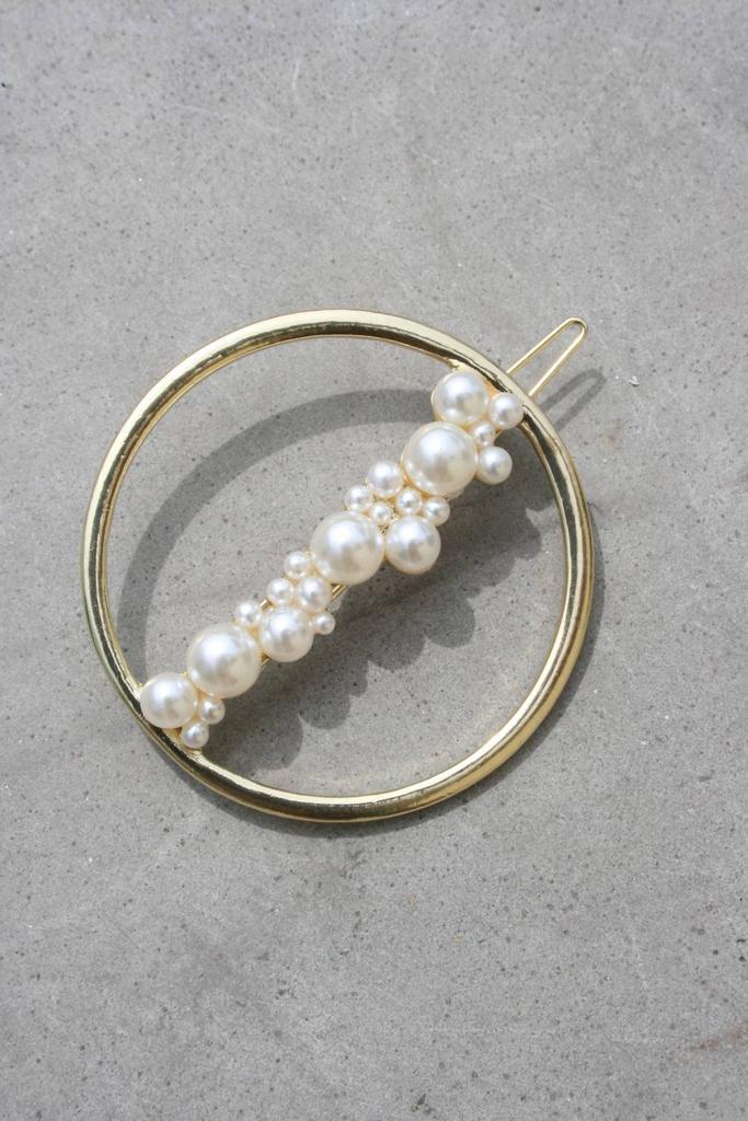 Amber Sceats Emilie Hair Clip In Pearls