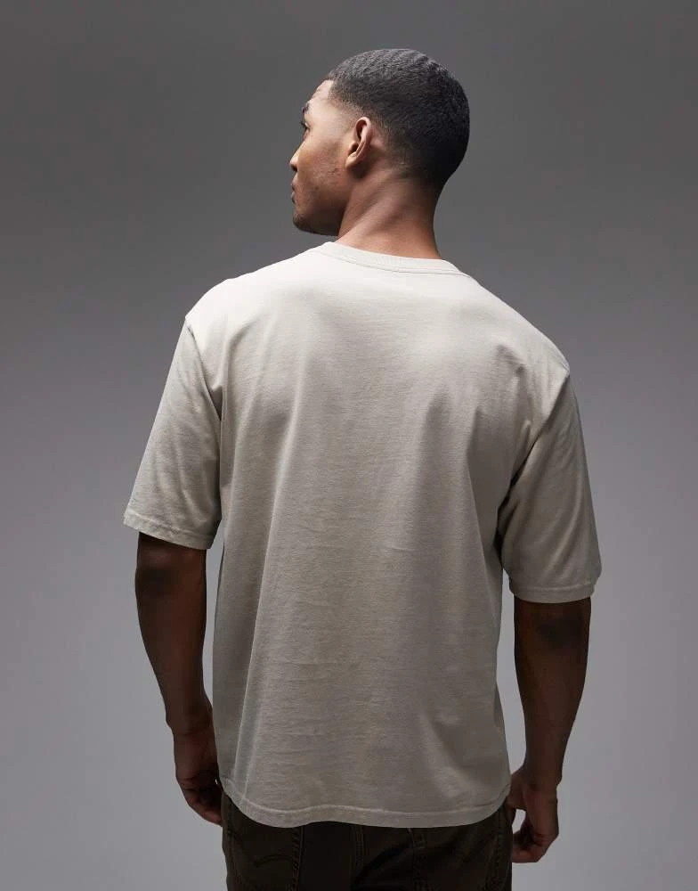 Levi
s Levi
s Workwear pocket logo t-shirt in brown 3