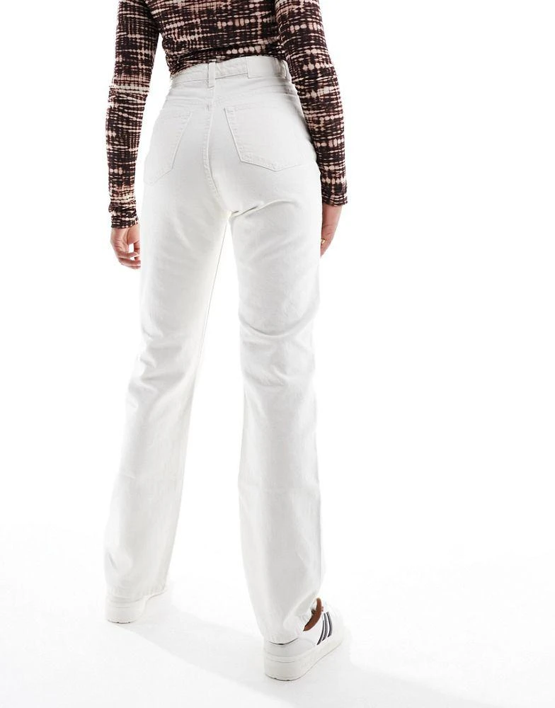 Weekday Weekday Rowe extra high waist regular fit straight leg jeans in off-white 2