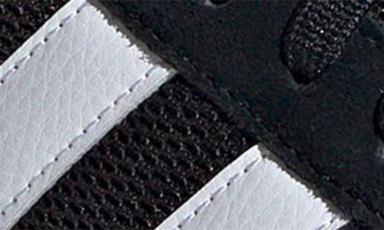 Adidas Run 84 Sneaker 7