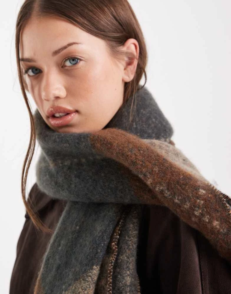 VERO MODA Vero Moda soft boucle scarf in cream, fossil and charcoal check 3