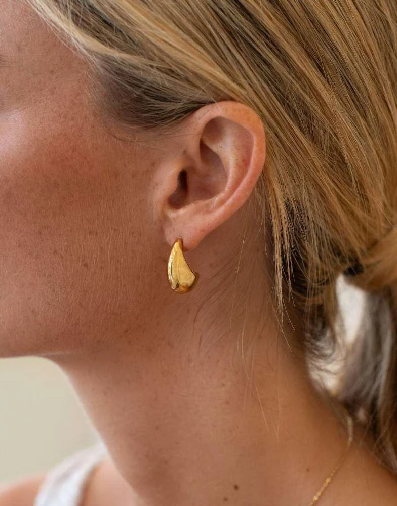 D. LOUISE D.LOUISE waterproof Curved midi hoops in gold 3