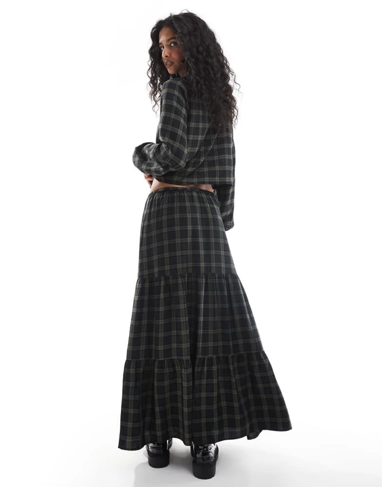 Pull&Bear Pull&Bear tiered maxi skirt in green check 4