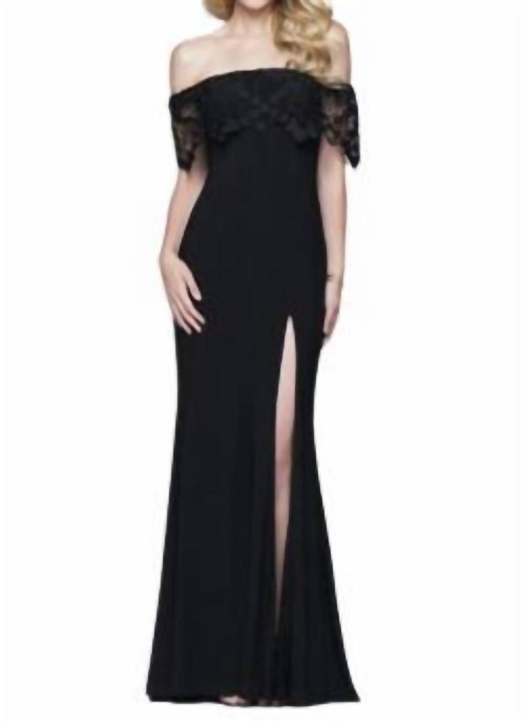 Faviana Faviana - Off the shoulder gown