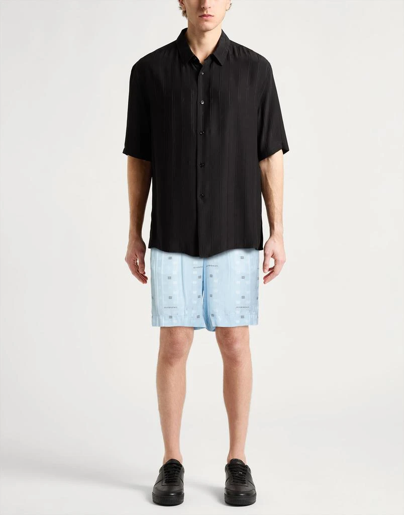 Givenchy Shorts 
Bermuda 2