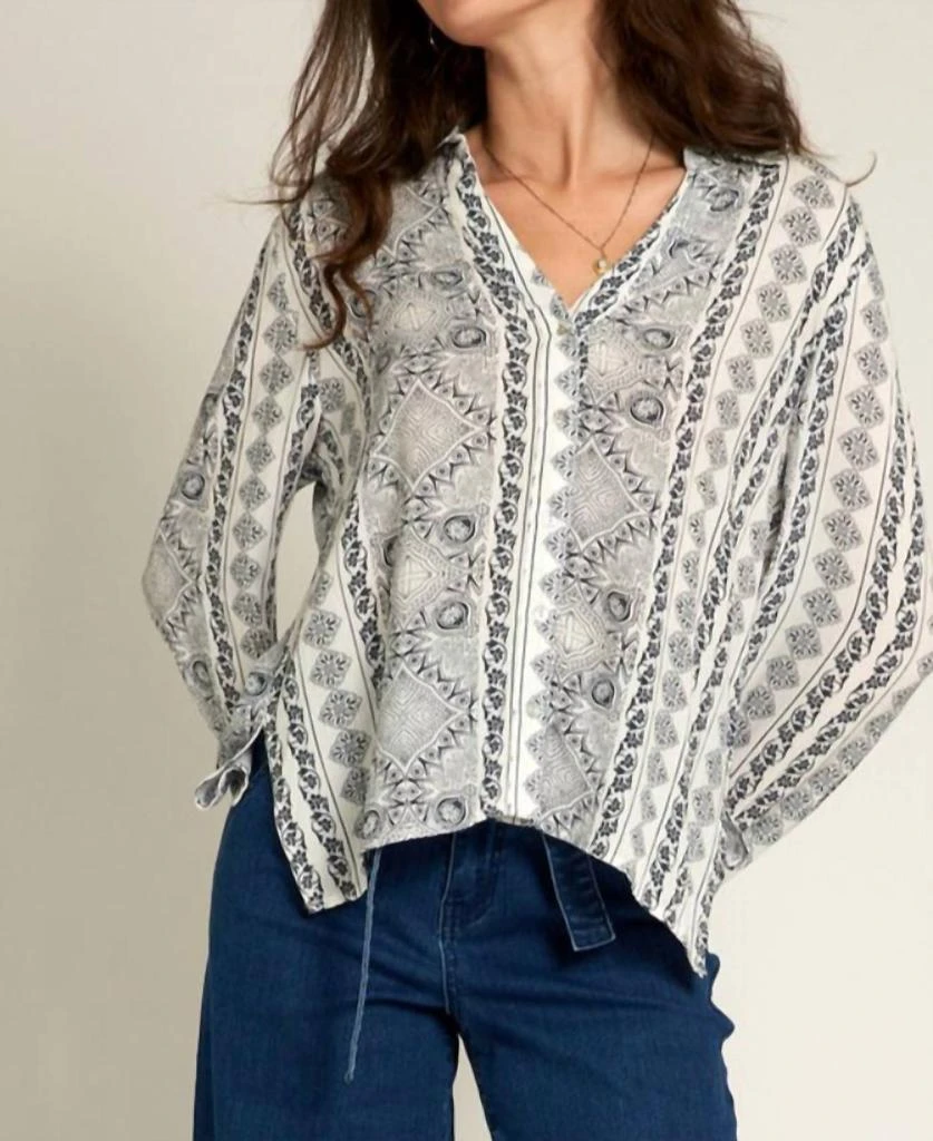 En Creme Mixed Pattern Vee Neck 1