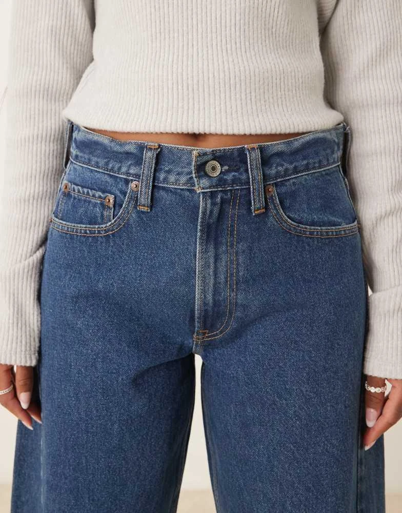 Abercrombie & Fitch Abercrombie & Fitch curve love mid rise barrel jean in medium wash 2