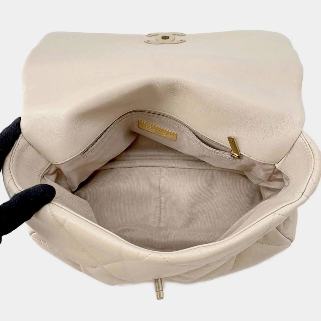 Chanel Chanel Beige Lambskin Leather 19 Chain Shoulder Handbag 8