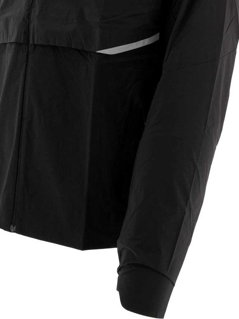On On Running Core Jacket 4