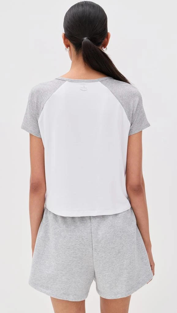 Beyond yoga Featherweight Colorblock Tee 2