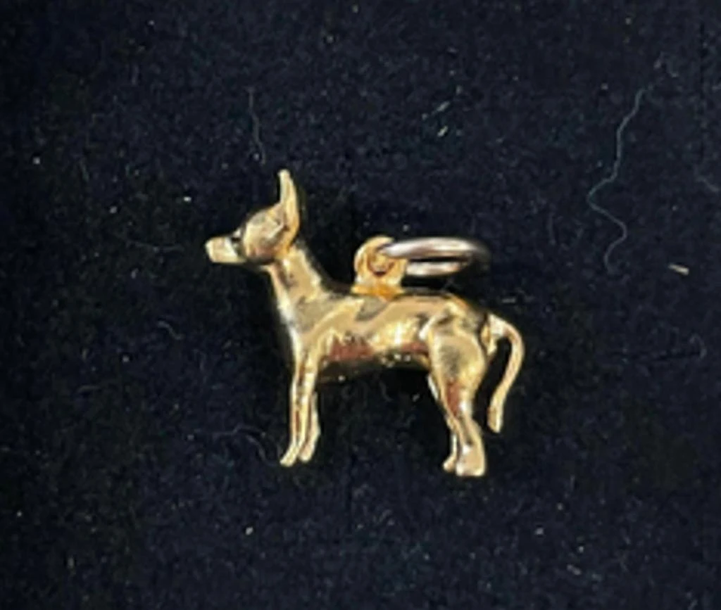 Azi Rasson Azi Rasson - Women
s Vintage Chihuahua Medium Charm
