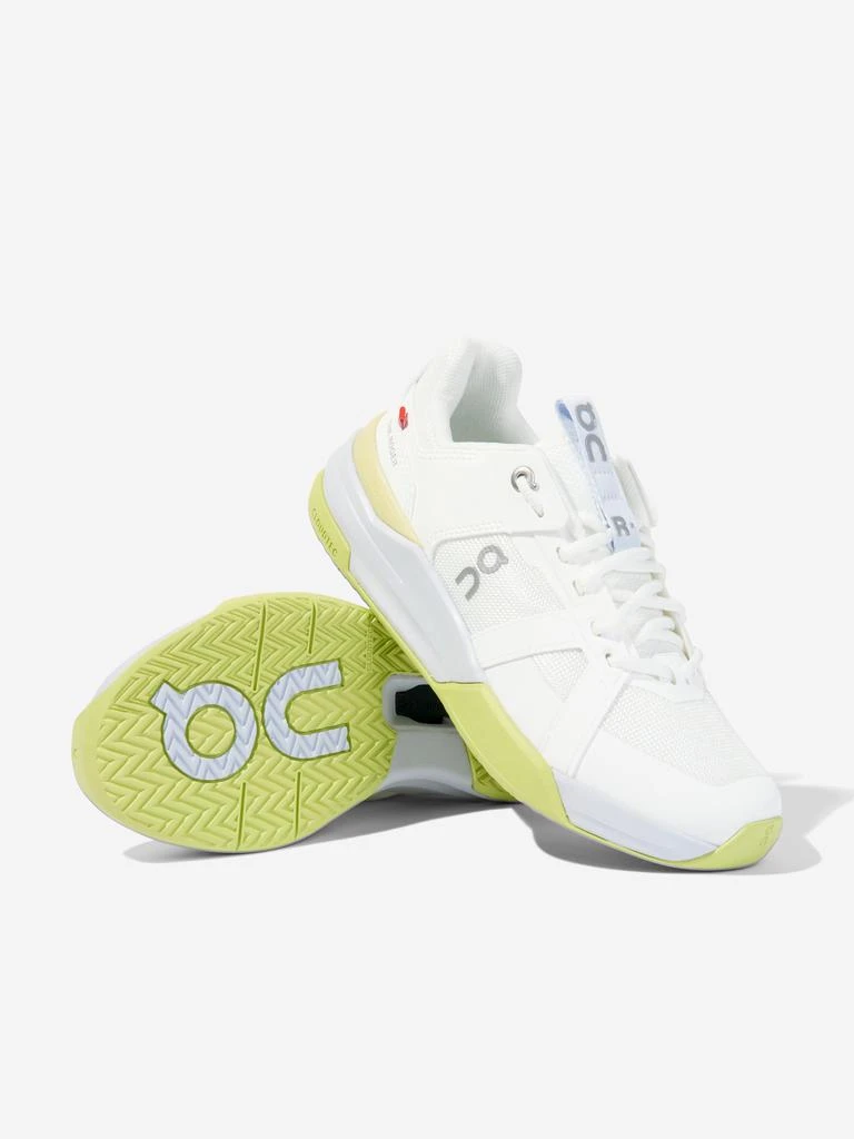 On Running On Running Kids The Roger CH Pro Youth Trainers in White 2