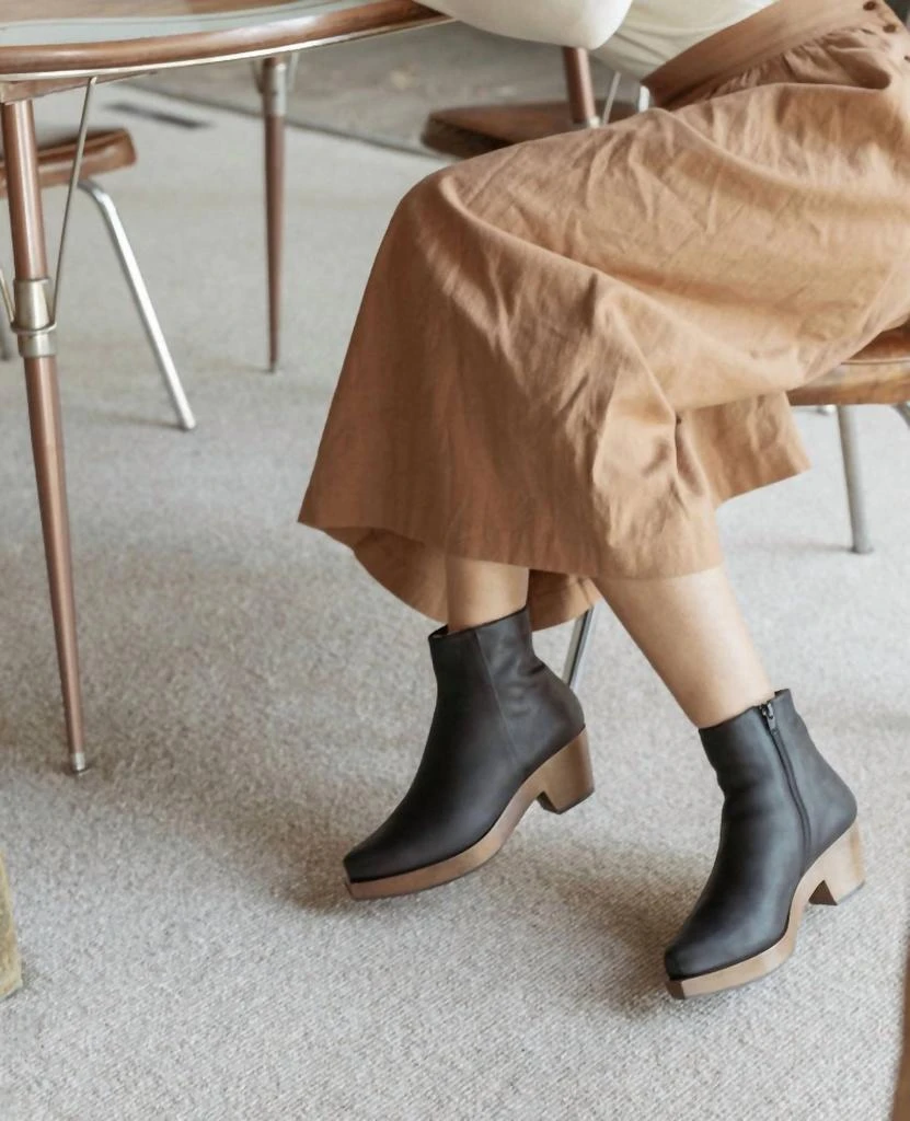 Coclico Coclico - Women's Keep Shearling Clog Boots 5