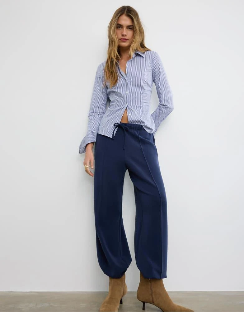 Stradivarius Stradivarius Soft-touch wide-leg jogger trousers with front seam detail in navy blue