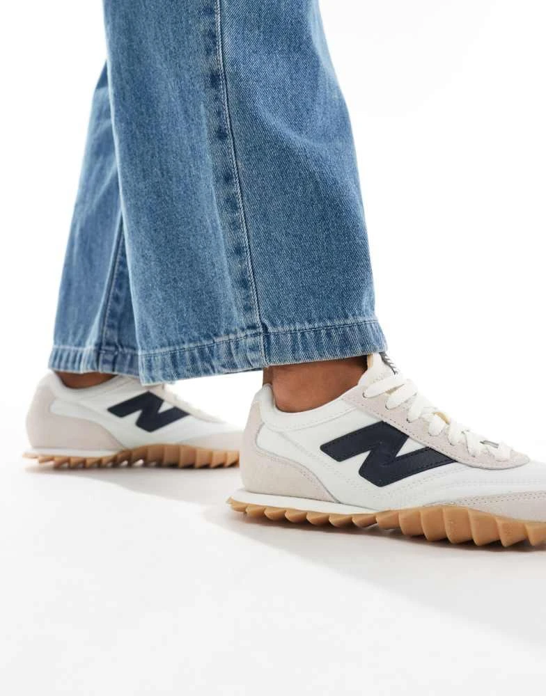 New Balance New Balance RC30 trainers with gum sole in white and navy 5