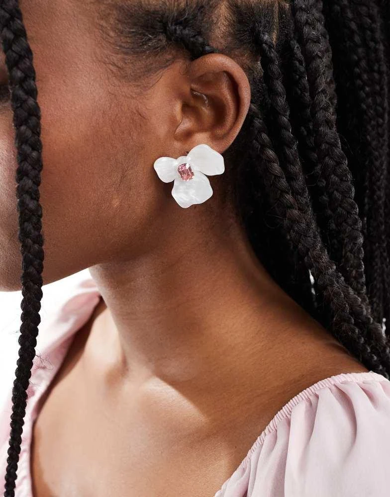 True Decadence True Decadence pearlescent flower earrings in white 4