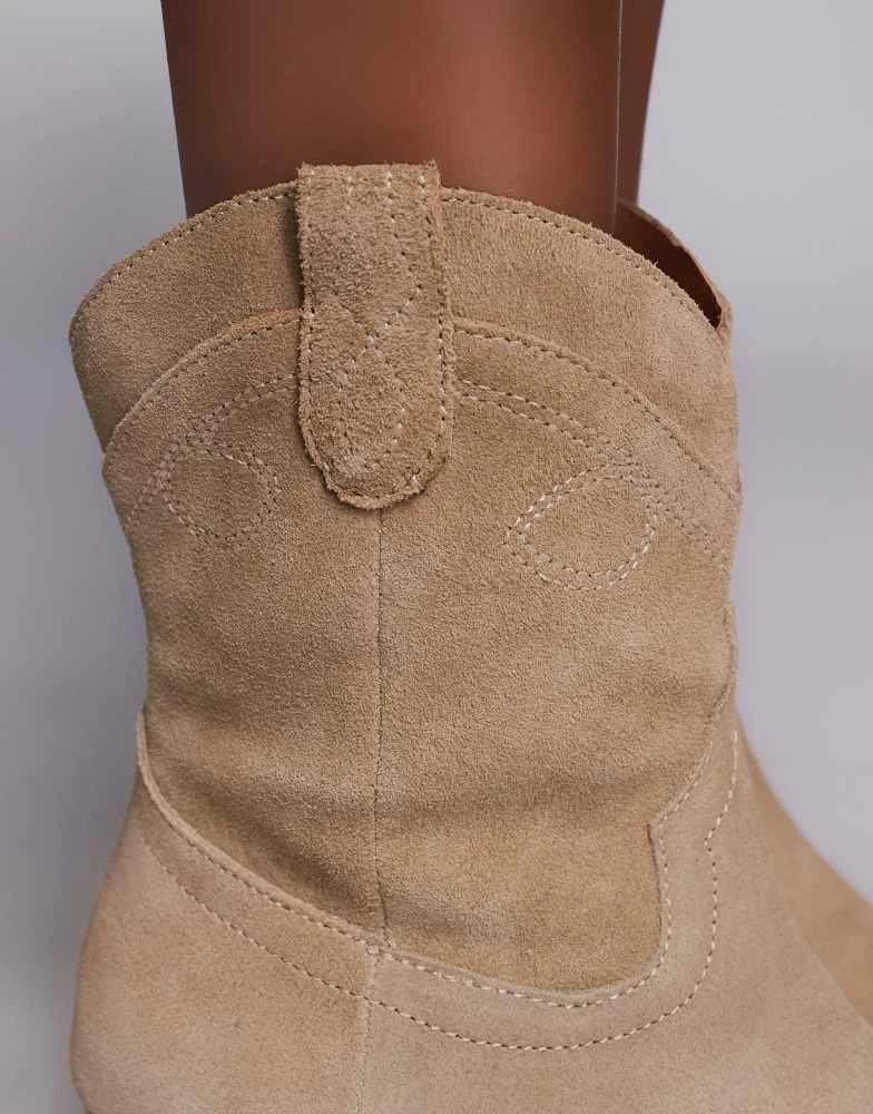 River Island River Island suede western boot with kitten heel in beige 2