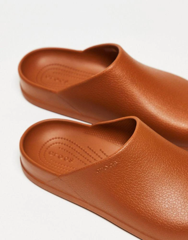 Crocs Crocs unisex dylan clogs in cognac tan 2