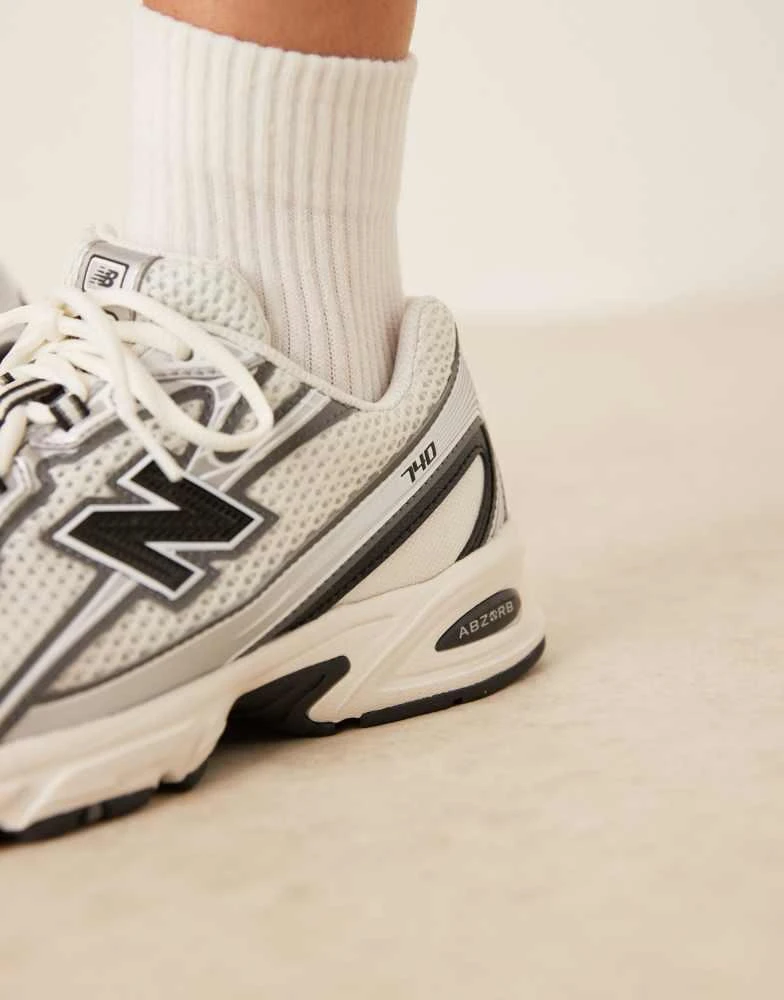 New Balance New Balance 740 unisex trainers in white, beige and black 4
