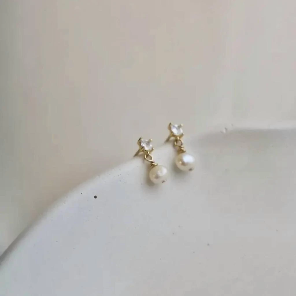 Katie Waltman Katie Waltman - Women
s Claire Pearl Studs Earrings 2