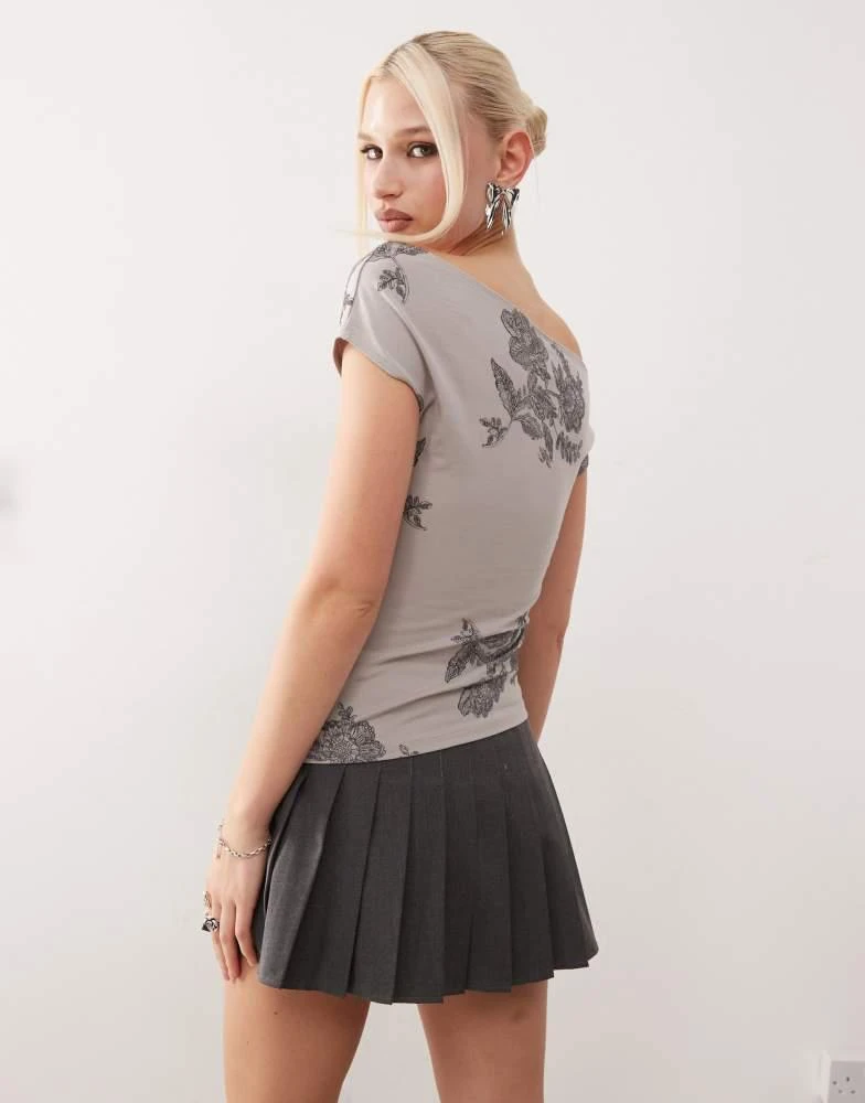 Motel Motel psyo asymmetric top in lace floral grey 2