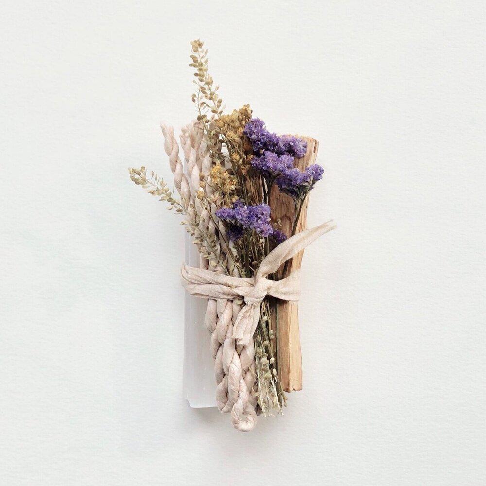 Orelia London Palo Santo, Selenite, Incense & Dried Flower Bundle