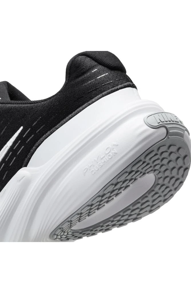NIKE Uplift SC Sneaker 9