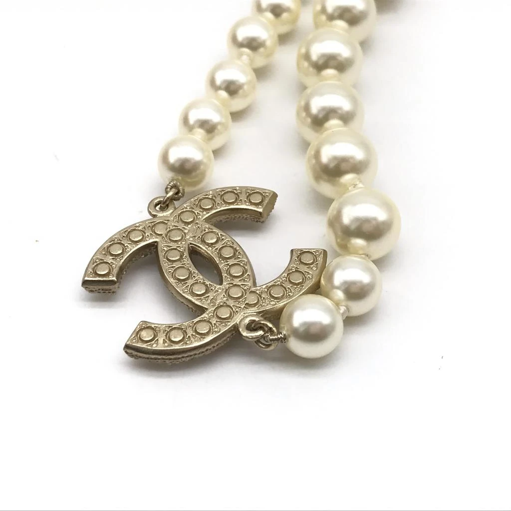 Chanel ivory CC Women
s Necklace (Pre-Owned)