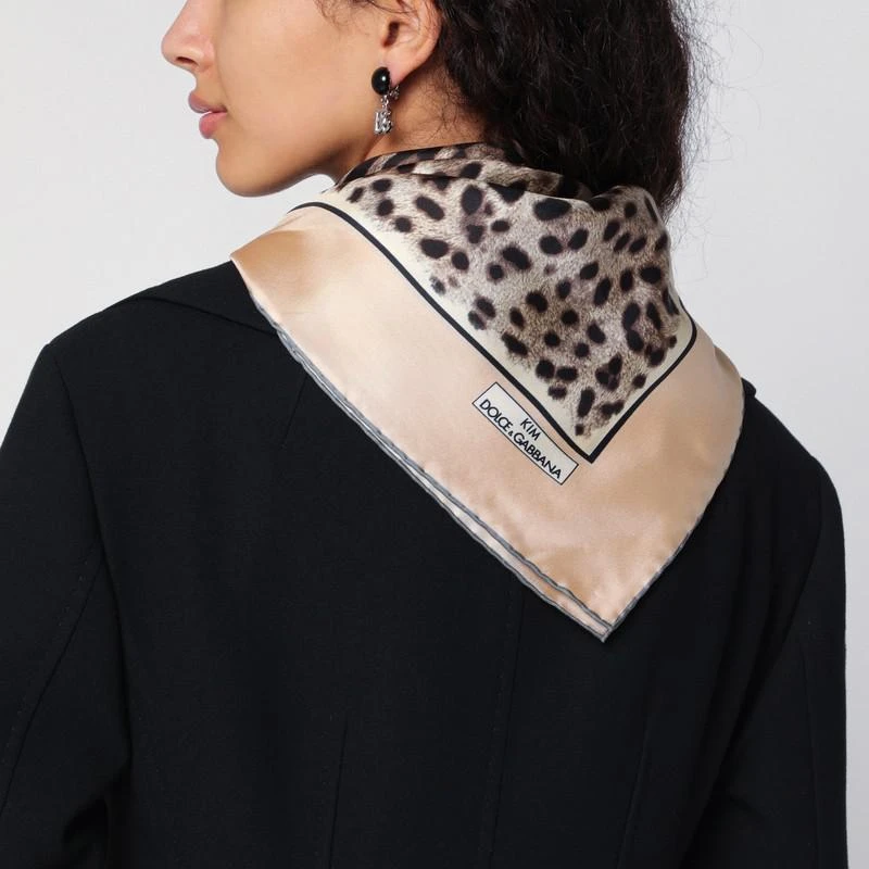 Kim foulard in Leopard print silk twill – On Sale Now with Up to