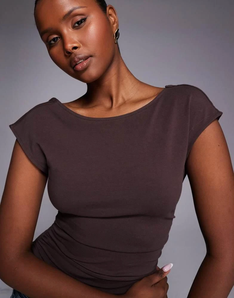 Good American Good American sculpting open back body suit in bitter cocoa 4