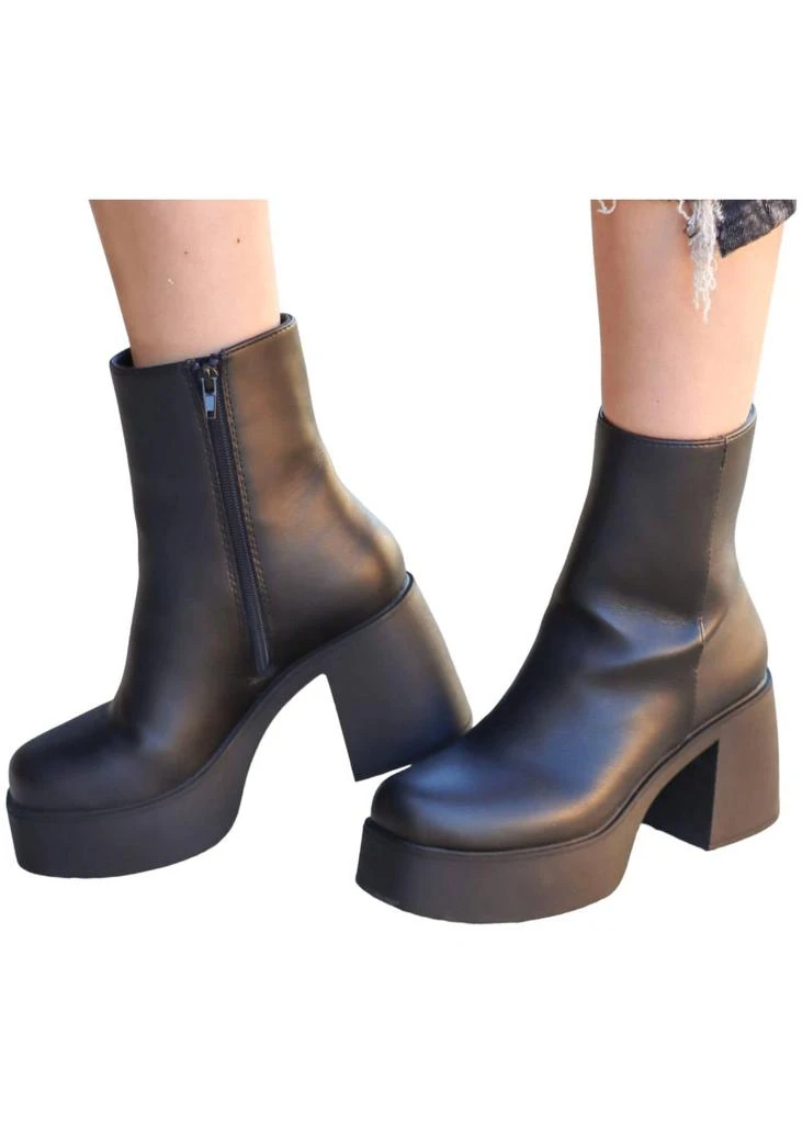 Fortune Dynamic Women's Ankle Boots In Black 1