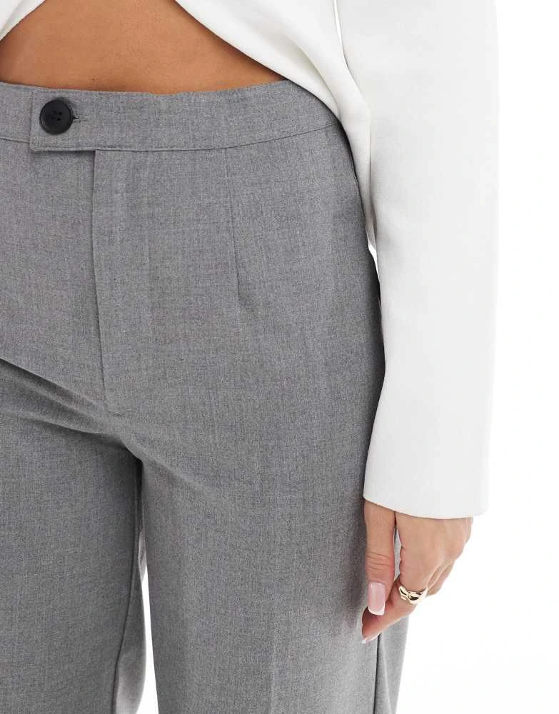 Pull&Bear Pull&Bear high waisted straight leg tailored trousers in grey 4