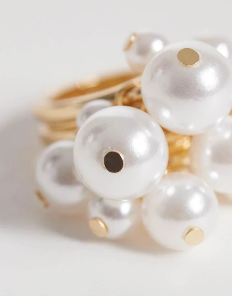 Reclaimed Vintage Reclaimed Vintage pearl charm ring in gold 2