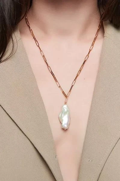 Deux Lions Jewelry Deux Lions Jewelry Luna Baroque Pearl Necklace 1